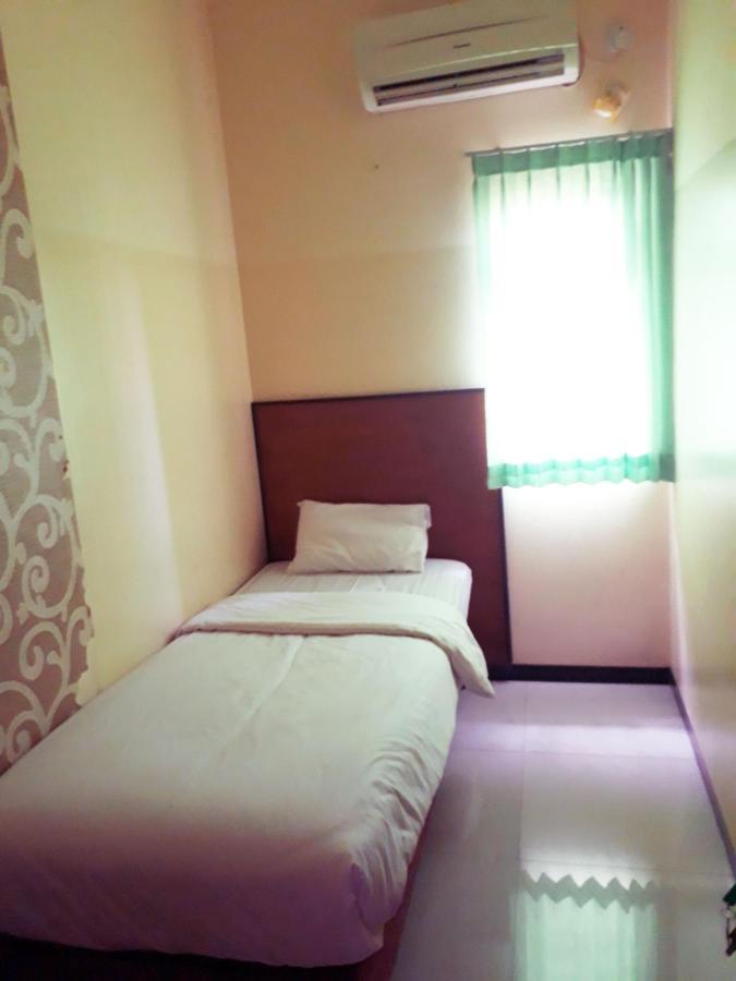 Hotel Pelangi Indah Semarang Buitenkant foto