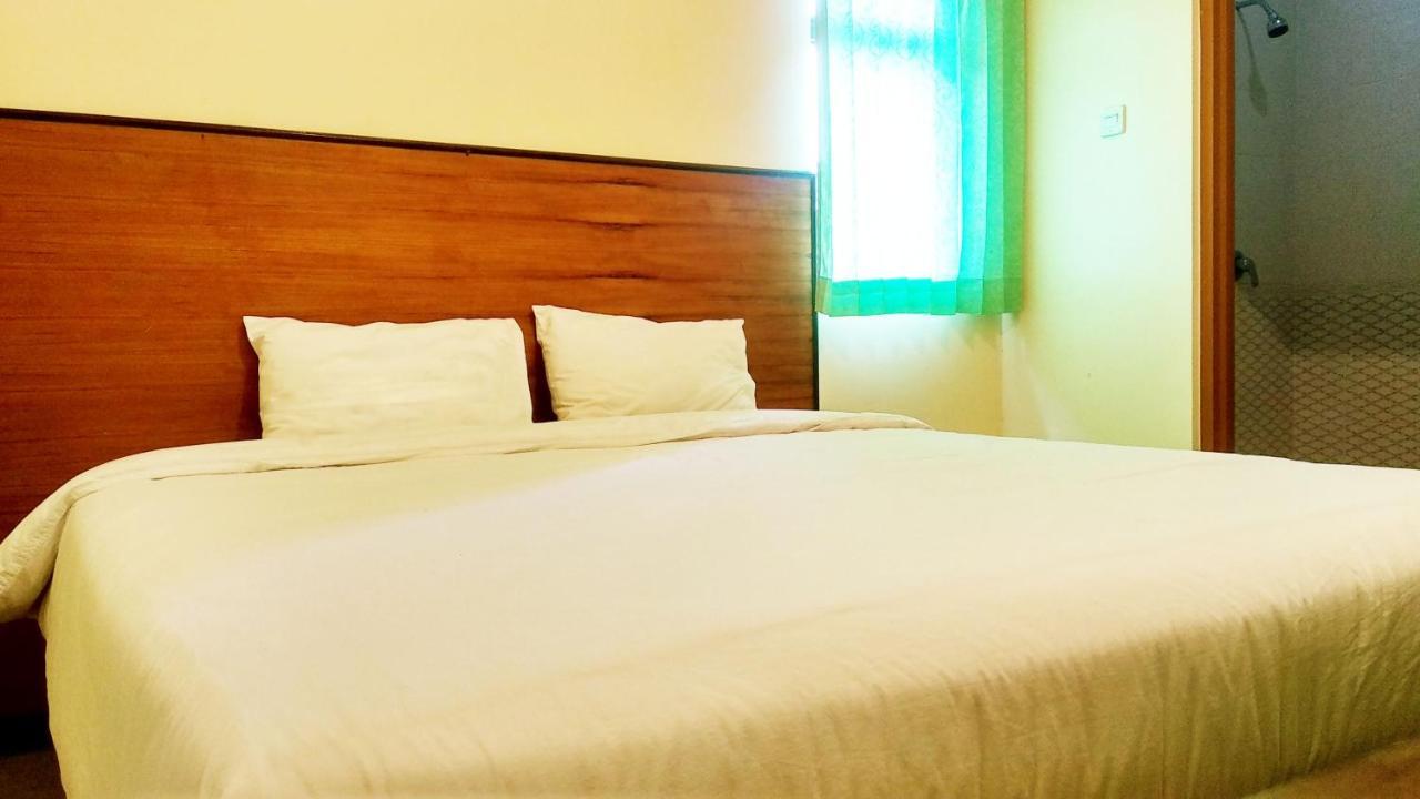 Hotel Pelangi Indah Semarang Buitenkant foto