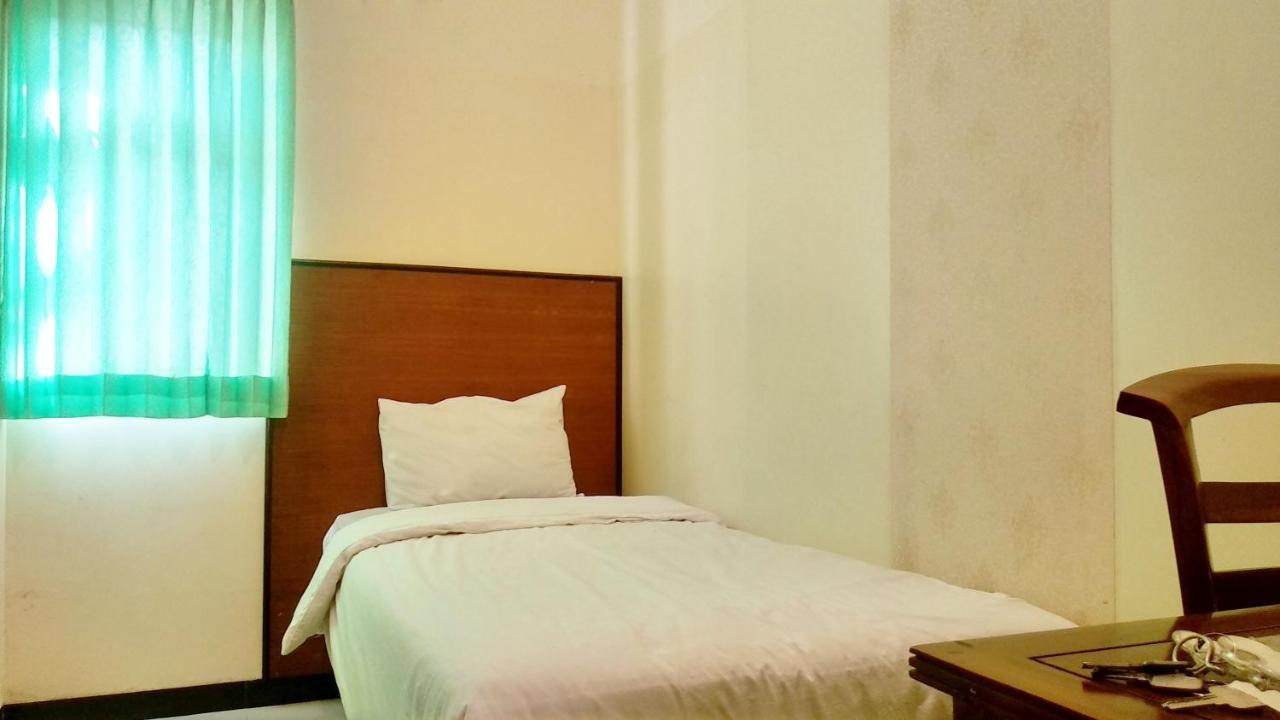 Hotel Pelangi Indah Semarang Buitenkant foto
