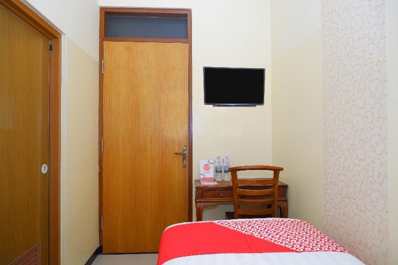 Hotel Pelangi Indah Semarang Buitenkant foto