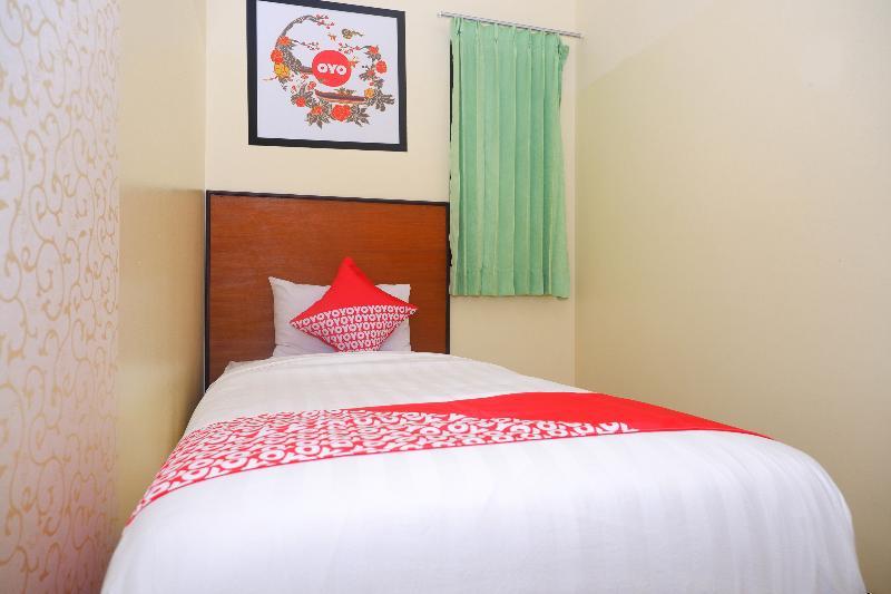 Hotel Pelangi Indah Semarang Buitenkant foto